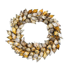 Imagem de OBJETO DECORATIVO COM CONCHAS GARLAND RING WREATH URCEUS 27X27X7CM  - Conchas Artesanato Ltda