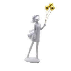 Imagem de MENINA DECORATIVA EM RESINA COR BRANCO SEGURANDO BALÕES DOURADO 34CM  - Lucatti Artes E Decoracoes Ltda
