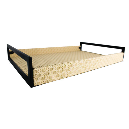 Imagem BANDEJA RETANGULAR BEGE EM MDF COM ALÇA EM METAL E LISTRAS 3D 7X45X30 CM - ENTRECASA
