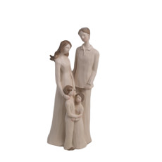 Imagem de ESCULTURA FAMILIA DECORATIVA DE RESONA COR BEGE COM CASTANHO 24CM  - Galpao Das Flores Ltda