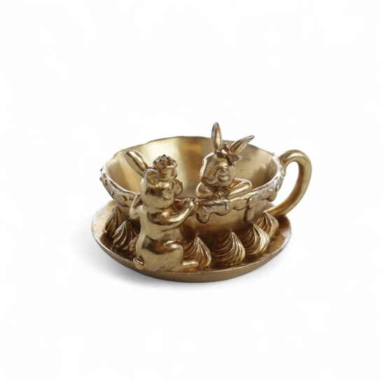 Imagem XÍCARA DOURADA GRANDE DECORATIVA DE RESINA COM COLEHOS 15X26X23CM - CROMUS