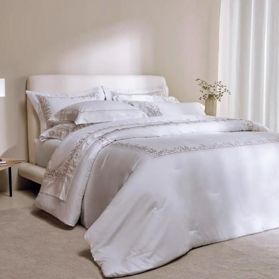 Imagem COLCHA FLORA COM PORTA TRAVESSEIROS KING 300 FIOS 100% ALGODÃO BRANCO - TRUSSARDI